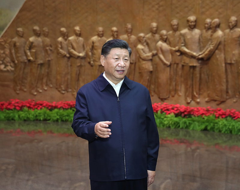 9月12日，中共中央總書記、國家主席、中央軍委主席習(xí)近平視察中共中央北京香山革命紀(jì)念地。這是習(xí)近平在香山革命紀(jì)念館參觀《為新中國奠基》主題展覽，并發(fā)表重要講話。